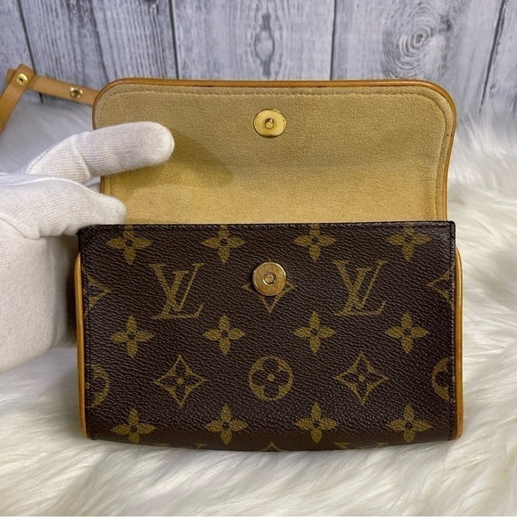 LOUIS VUITTON florentine waist/ shoulder bag in monogram - Picture 9 of 16